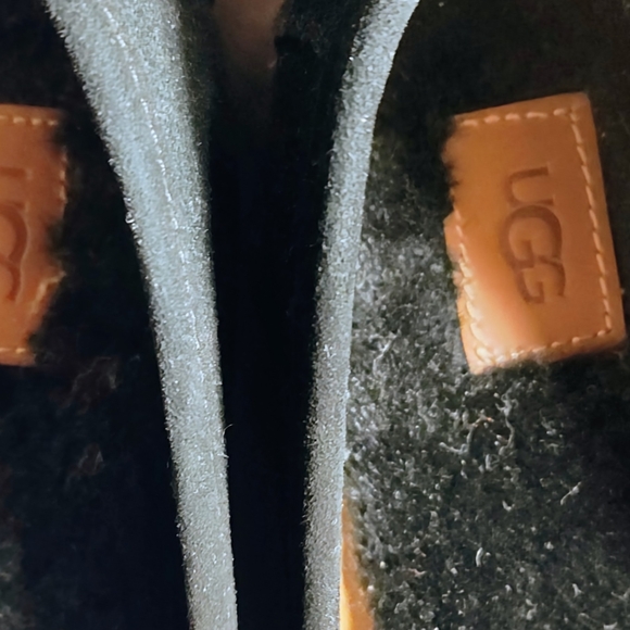 UGG Flats Size 6 - Picture 4 of 6